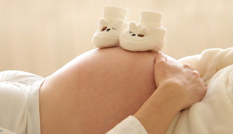 Les photos de grossesse : un souvenir précieux capturé par un photographe professionnel