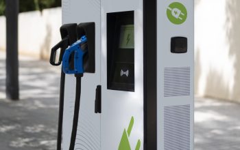 Pourquoi choisir un tiers investisseur pour une borne de recharge ?